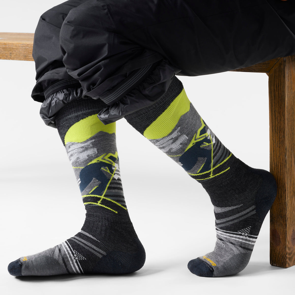 Ski Chute the Moon Over the Calf Socks Charcoal - ver - 2