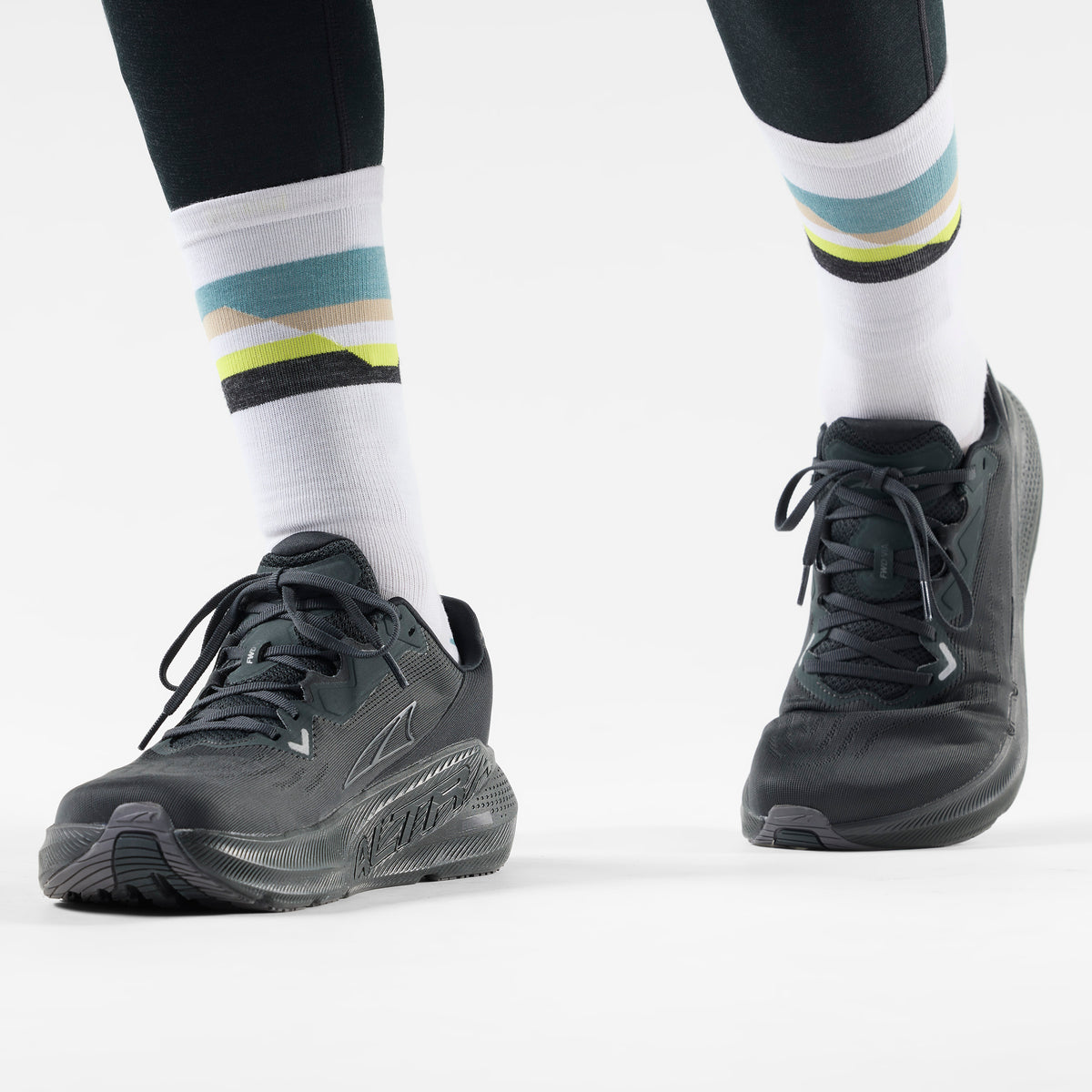 Run Cold Weather Horizons Crew Socks White - ver - 2