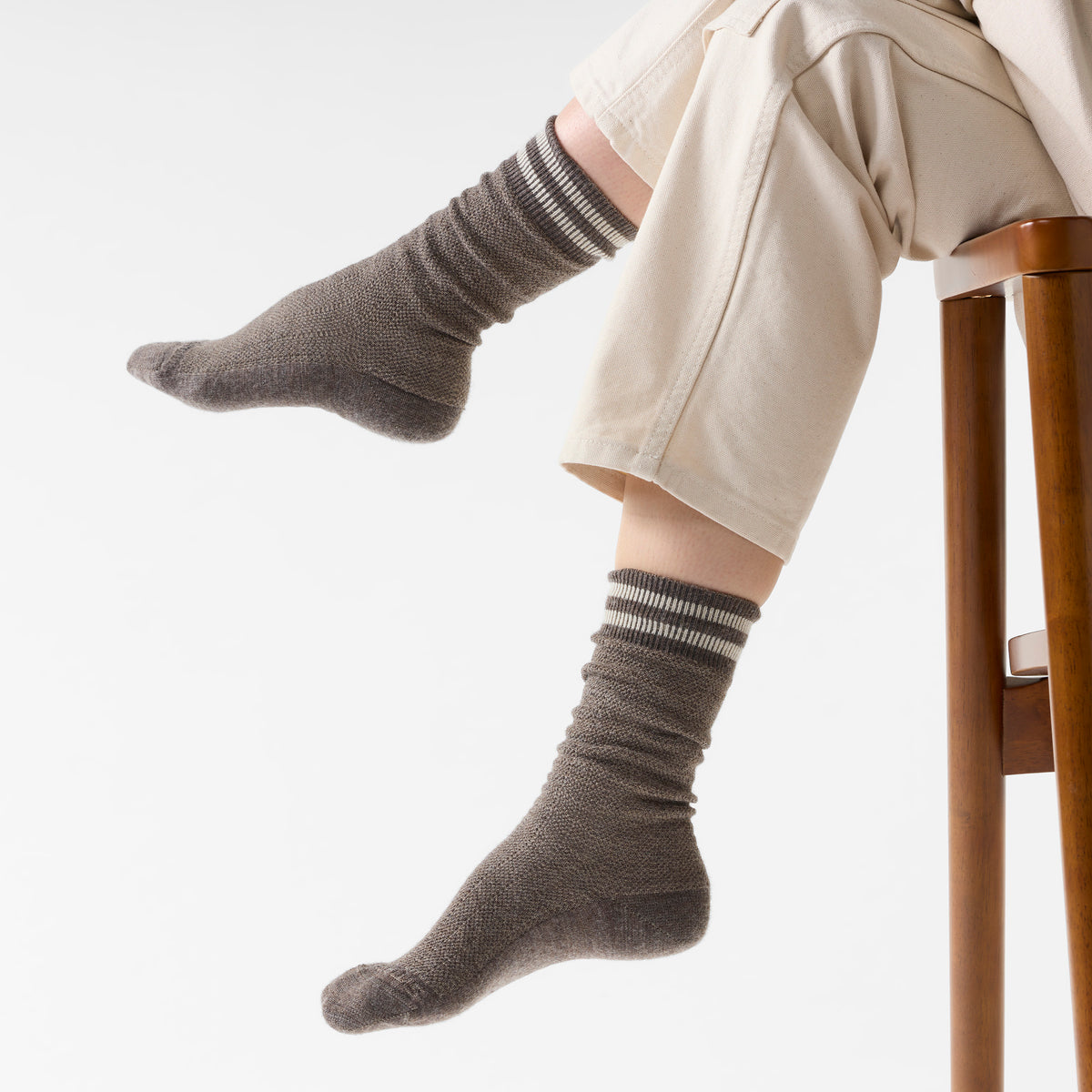 Women's Everyday Courtside Texture Tall Crew Socks Taupe - ver - 2